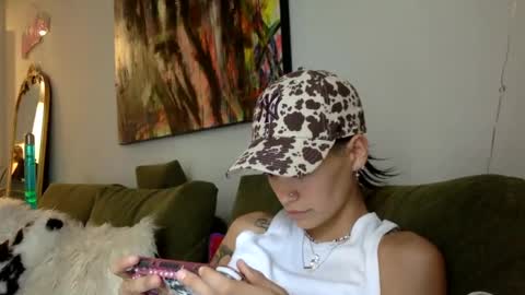 Snapshot of angelia01m chatting on 09.14.25 angelia01m online show from 09.14.25