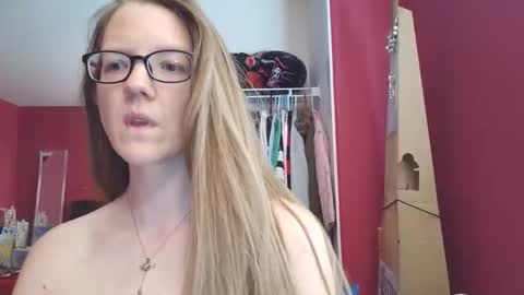 Snapshot of angelicangel3 chatting on 05.28.26 AngelicAngel online show from 05.28.26