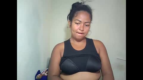 Snapshot of angelice33 chatting on 12.17.25 angelice33 online show from 12.17.25