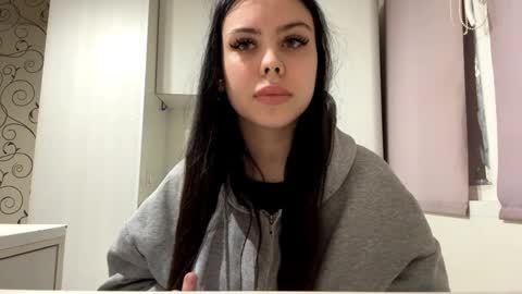 Snapshot of angelicplackett chatting on 12.20.25 Alice online show from 12.20.25