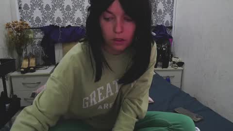 Snapshot of angelika_rouge chatting on 10.23.25 Angelika Rouge online show from 10.23.25