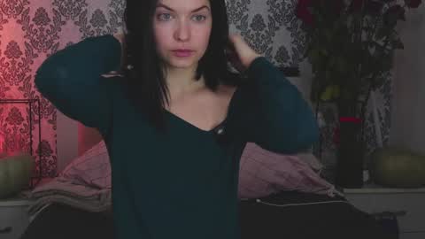 Snapshot of angelika_rouge chatting on 12.19.25 Angelika Rouge online show from 12.19.25