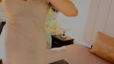 Snapshot of angelinadorian chatting on 05.27.26 Angelina Dorian online show from 05.27.26