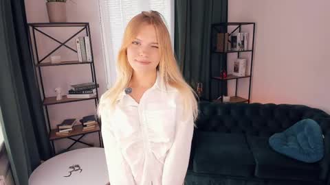 Snapshot of angelinahass chatting on 05.30.26 Alice WOW online show from 05.30.26