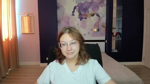 Snapshot of angelinalow chatting on 09.27.25 AngelinaLow online show from 09.27.25
