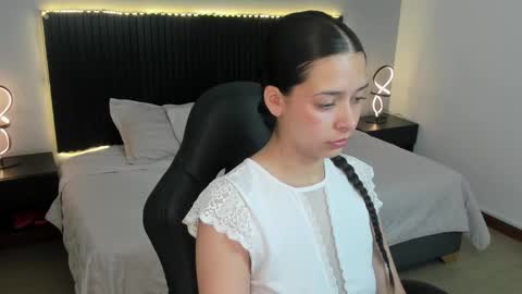 Snapshot of angeline_davies chatting on 10.28.25 angeline_davies online show from 10.28.25