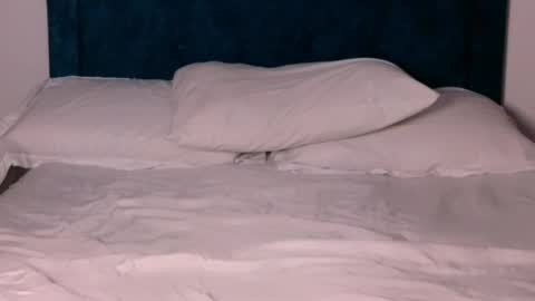 Angelinhaa  online show from 10.26.25