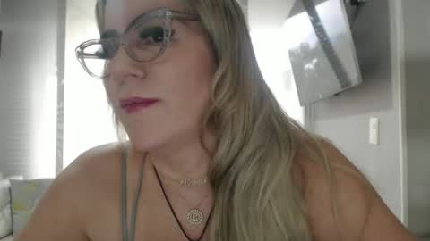Snapshot of angelinna_12 chatting on 10.02.25 angelinna_12 online show from 10.02.25