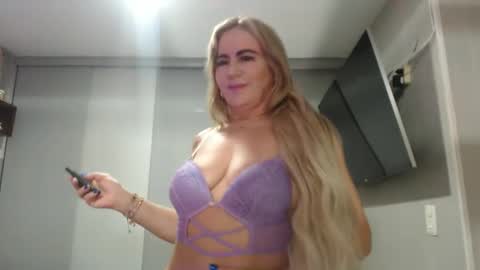 Snapshot of angelinna_12 chatting on 10.06.25 angelinna_12 online show from 10.06.25
