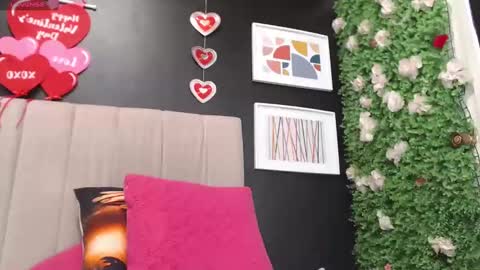 Snapshot of angelitawild_ chatting on 02.18.25 angel online show from 02.18.25