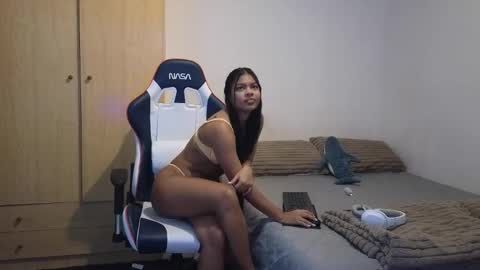 Angelly online show from 10.29.25