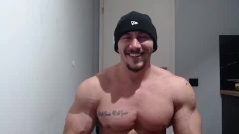  ------- SEX SHOW WITH GUYS AND GIRLS  MUSCLE SHOW online show from 01.07.25