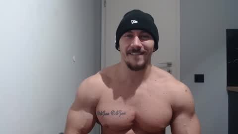 ------- SEX SHOW WITH GUYS AND GIRLS  MUSCLE SHOW online show from 01.18.25
