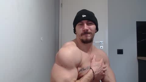  ------- SEX SHOW WITH GUYS AND GIRLS  MUSCLE SHOW online show from 01.21.25