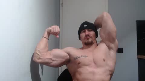  ------- SEX SHOW WITH GUYS AND GIRLS  MUSCLE SHOW online show from 02.11.25