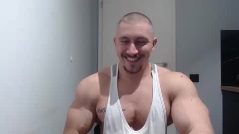  ------- SEX SHOW WITH GUYS AND GIRLS  MUSCLE SHOW online show from 02.14.25