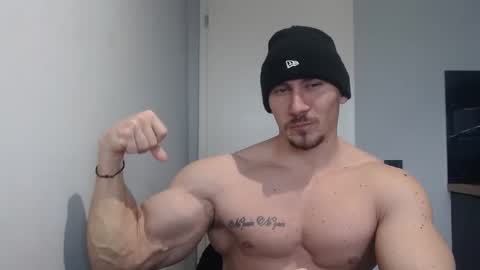  ------- SEX SHOW WITH GUYS AND GIRLS  MUSCLE SHOW online show from 02.16.25