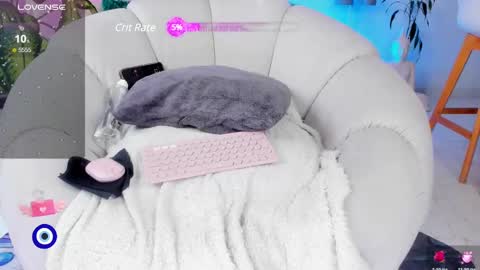 Snapshot of angelpeach_ chatting on 03.11.25 Angel online show from 03.11.25