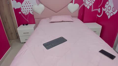 Snapshot of angelstonne_ chatting on 02.10.25 Angel online show from 02.10.25