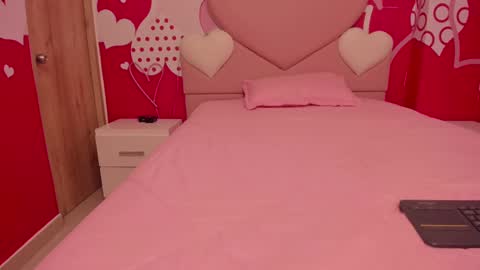 Snapshot of angelstonne_ chatting on 02.14.25 Angel online show from 02.14.25