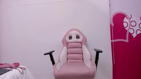 Snapshot of angelstonne_ chatting on 02.26.25 Angel online show from 02.26.25