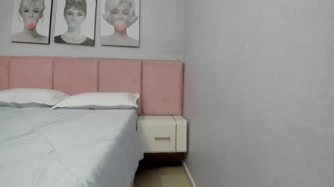 Snapshot of angelstonne_ chatting on 03.10.25 Angel online show from 03.10.25