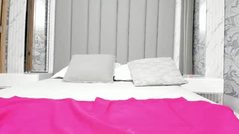 Snapshot of angelstonne_ chatting on 09.18.25 Angel online show from 09.18.25