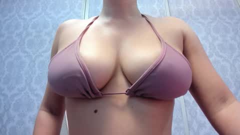 Snapshot of angelstonne_ chatting on 11.15.25 Angel online show from 11.15.25