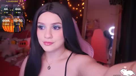 Snapshot of angelytaxx chatting on 11.10.25 Angel online show from 11.10.25