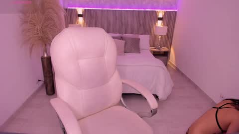 angie_smith_x online show from 04.01.26