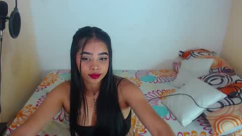 Snapshot of angielee01 chatting on 01.10.25 Angie y Andres online show from 01.10.25