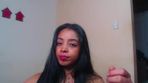 Snapshot of angielee01 chatting on 01.21.25 Angie y Andres online show from 01.21.25