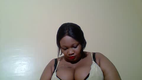 Snapshot of angienew chatting on 11.01.25 Angie online show from 11.01.25