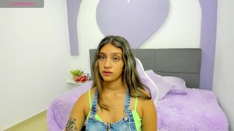 Snapshot of aniie_princess_18 chatting on 12.16.25 anni online show from 12.16.25