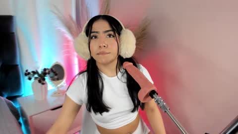 aniie_west online show from 09.14.25