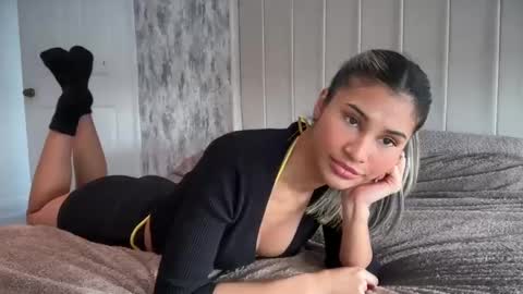 Snapshot of aniishaa chatting on 03.12.25 anisha online show from 03.12.25