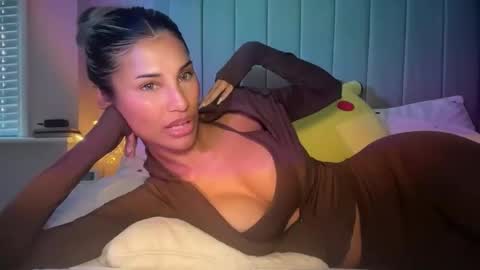 Snapshot of aniishaa chatting on 11.18.25 anisha online show from 11.18.25