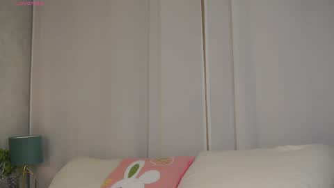 AnishaVivo online show from 04.15.26