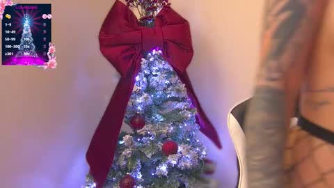 Snapshot of anissadesire chatting on 12.17.25 anissadesire online show from 12.17.25