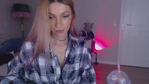 Snapshot of anita_moon_ chatting on 10.15.25 anita_moon_ online show from 10.15.25
