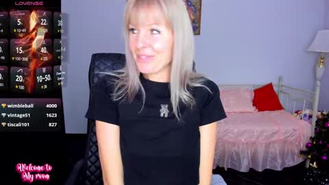 Snapshot of anita_tayson chatting on 12.19.24 Anita online show from 12.19.24