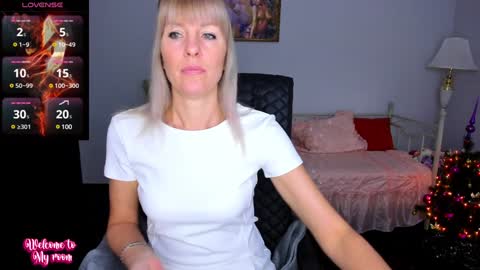 Snapshot of anita_tayson chatting on 12.26.24 Anita online show from 12.26.24