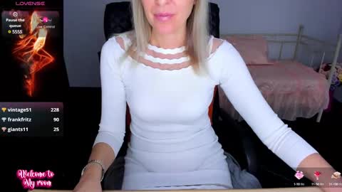 Snapshot of anita_tayson chatting on 02.04.25 Anita online show from 02.04.25