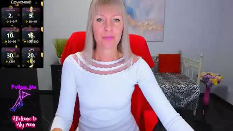 Snapshot of anita_tayson chatting on 10.21.25 Anita online show from 10.21.25