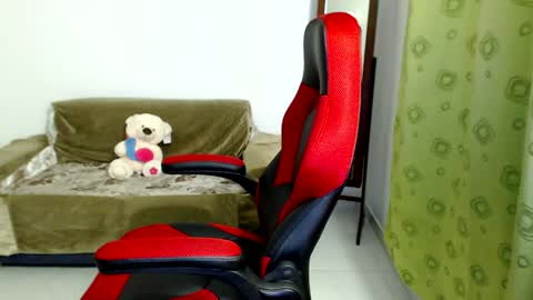 Snapshot of anitazarova chatting on 01.12.25 Anita Zarova online show from 01.12.25