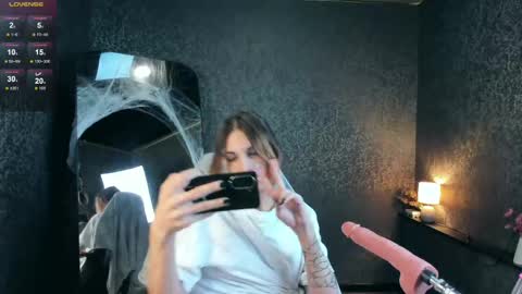 Snapshot of anjella_botton chatting on 05.02.26 Angel online show from 05.02.26