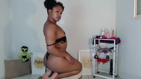 Hello My name is NaiaraPv is OPEN online show from 11.13.25