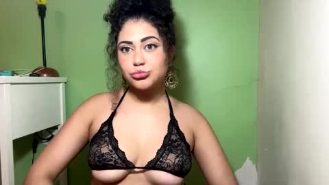 Snapshot of ann4montez_ chatting on 12.18.24 Anna online show from 12.18.24