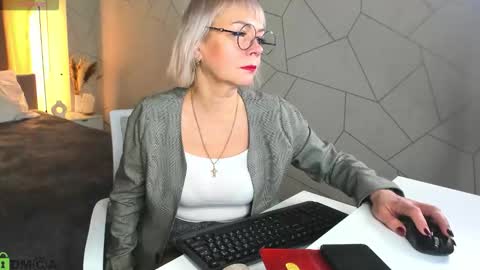 Snapshot of ann_annise chatting on 02.13.26 ann_annise online show from 02.13.26