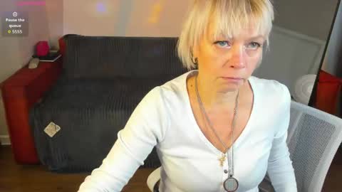 Snapshot of ann_annise chatting on 06.08.26 ann_annise online show from 06.08.26